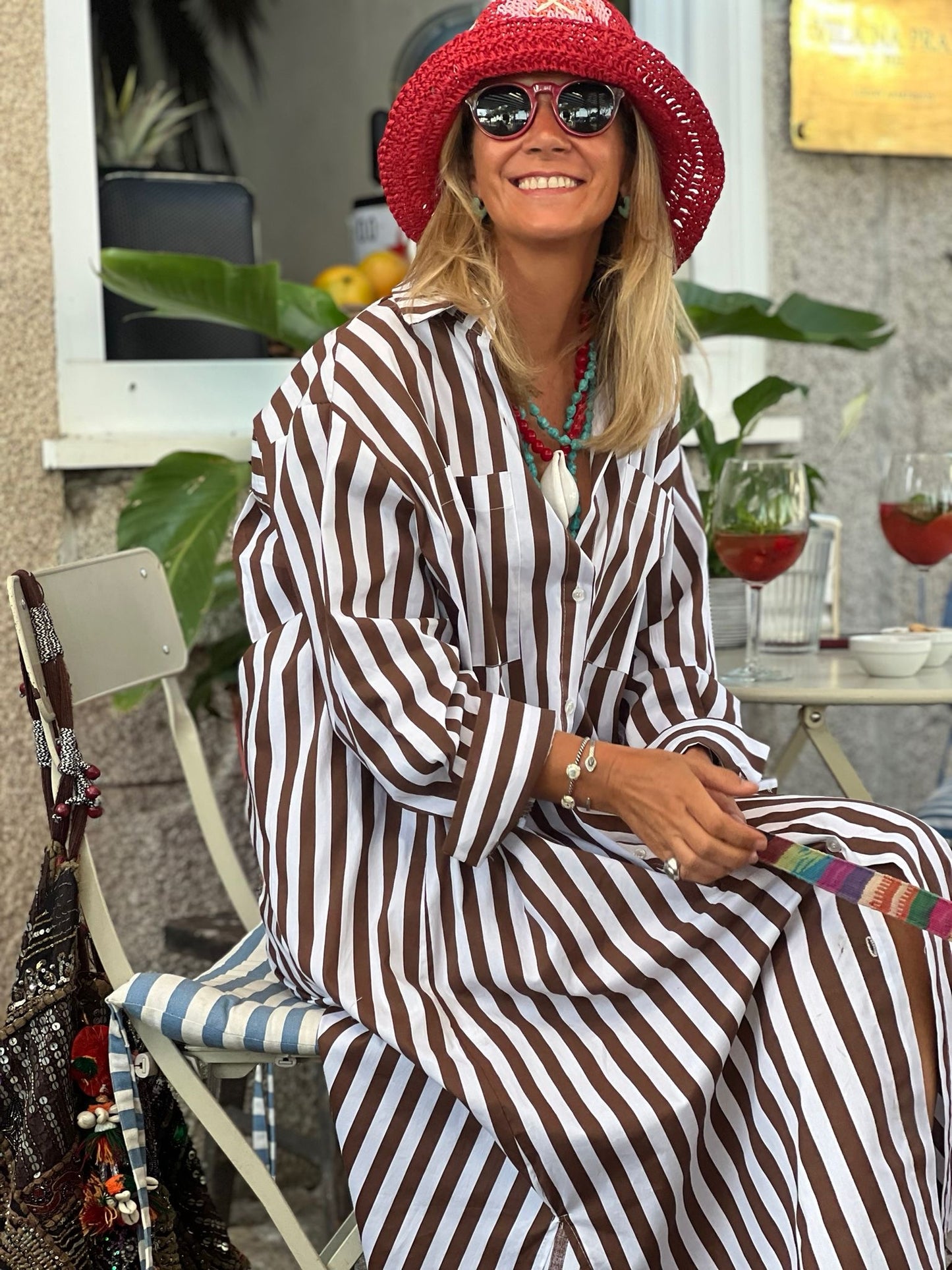 Vestido de riscas castanho