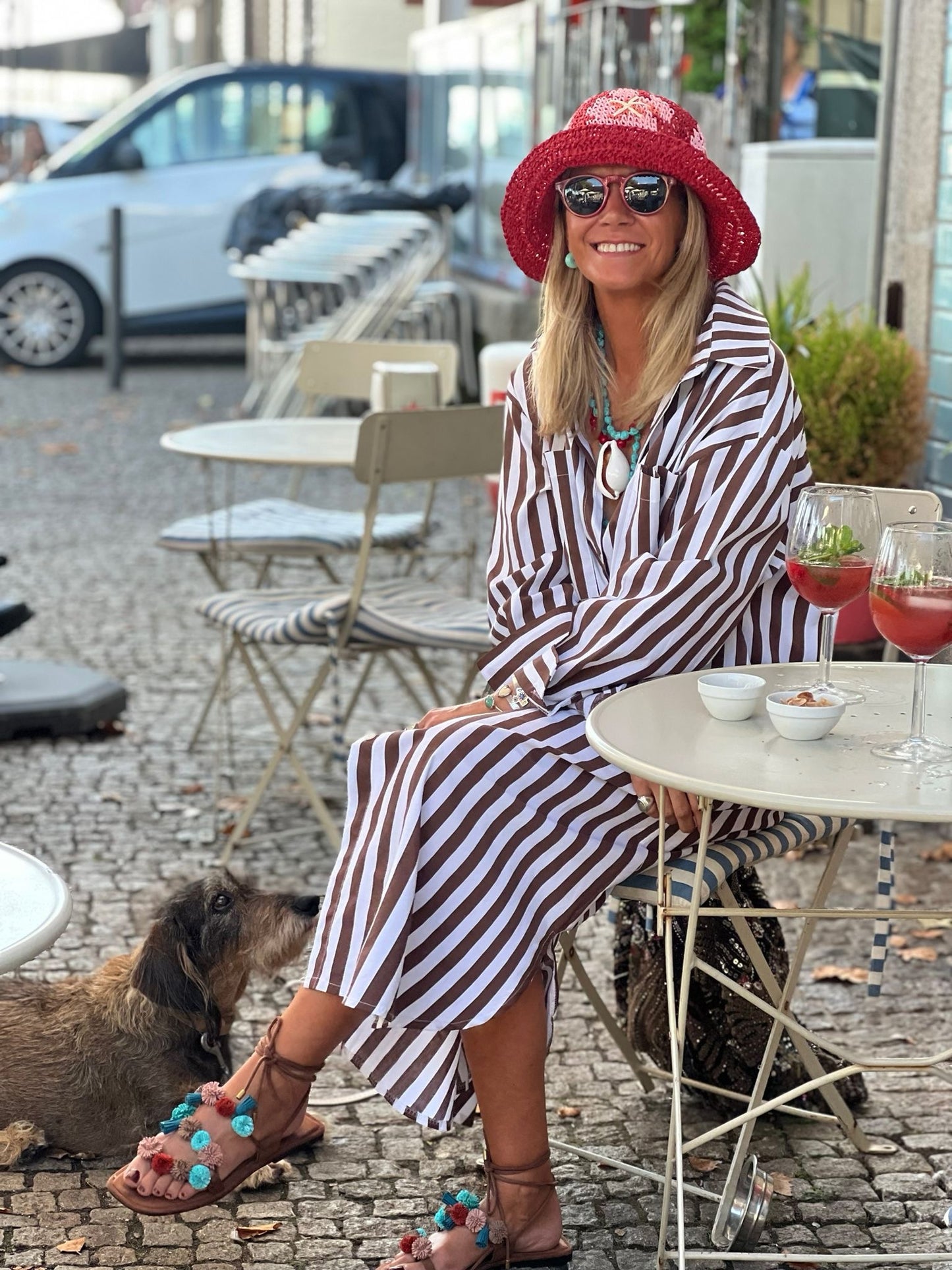 Vestido de riscas castanho